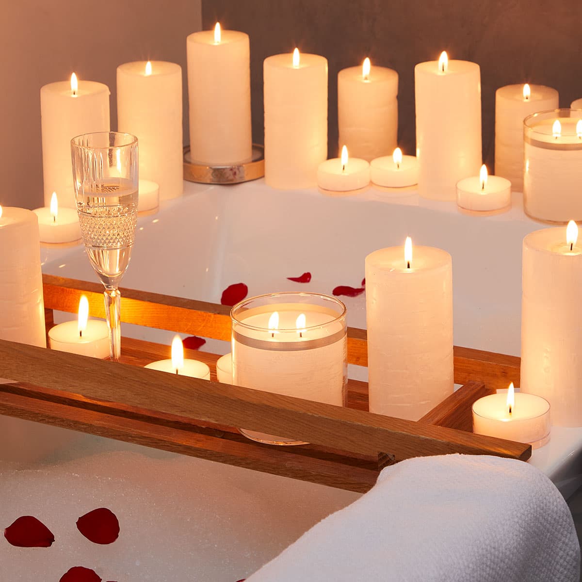 GloLite Unscented White Jar Candle - PartyLite US